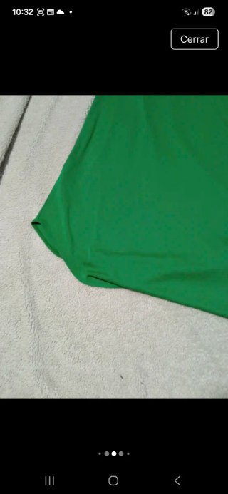 Vestido verde menta elegante bajo globo