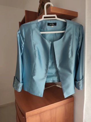 Vestido y chaqueta azul