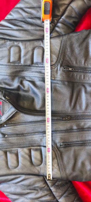 Chaqueta de cuero negra para moto
