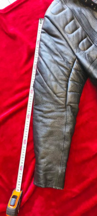 Chaqueta de cuero negra para moto