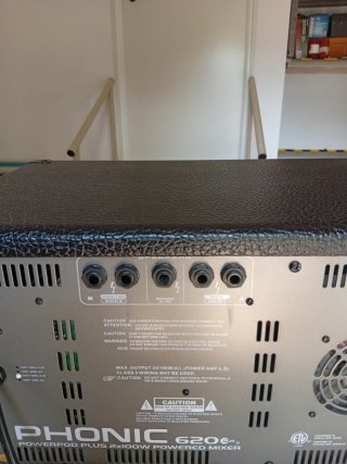 Mixer autoamplificato Phonic 620 Plus