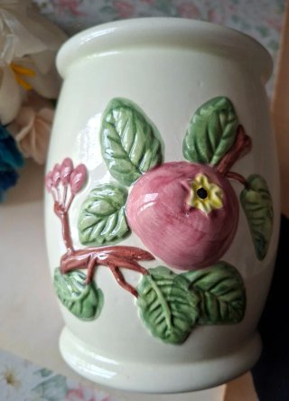 Vaso con fiori fatti a mano