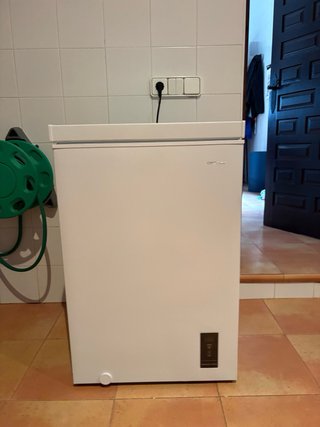 Congelatore verticale Cecotec 99L