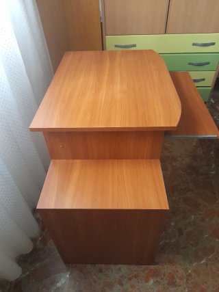 Mueble de ordenador de madera
