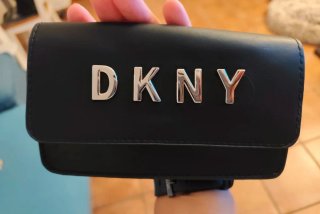Bandolera DKNY Negra con Ojetes Dorados