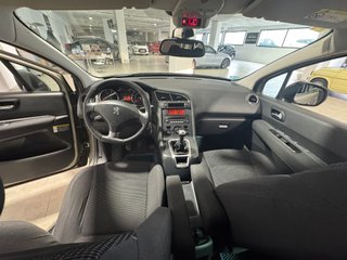 Peugeot 5008 2015