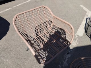 Juego de mesa y sillas de mimbre