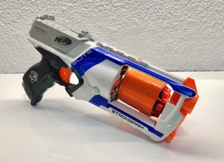 Nerf Strongarm N-Strike Elite + Dardos