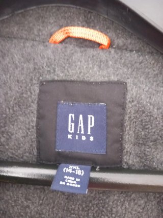 Chaqueta plumífera GAP camuflaje