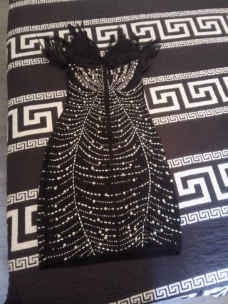 Vestido de fiesta negro y plateado