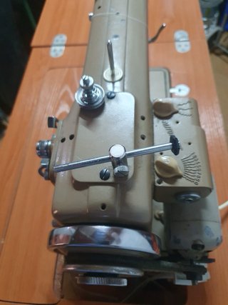 Máquina de coser y bordar Refrey