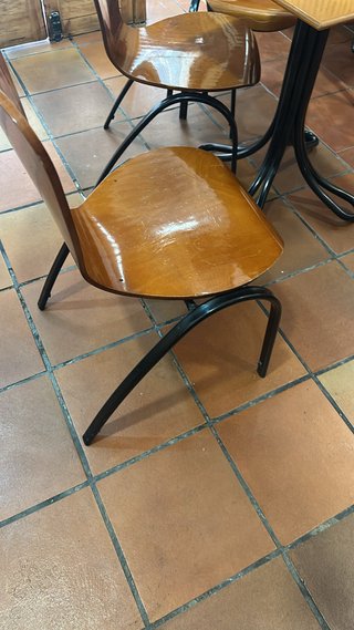 Mesa y 4 sillas madera y hierro