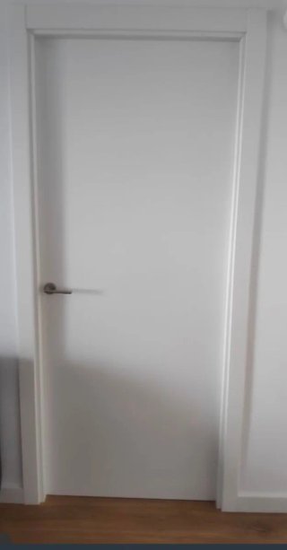 Puerta interior maciza blanca