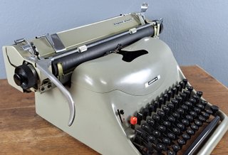 Máquina de escribir Hispano Olivetti Lexicon 80
