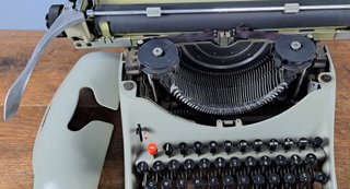 Máquina de escribir Hispano Olivetti Lexicon 80