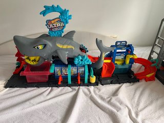 Pista Hot Wheels Tiburón Lavadero de Coches
