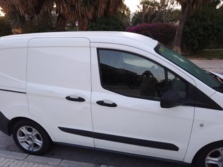 Ford E-Transit Courier 2019