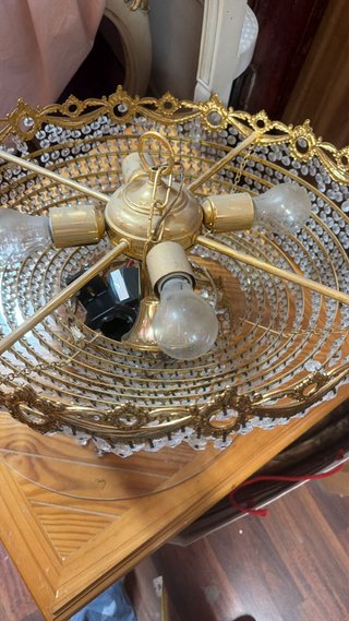 Lámpara de cristal dorada