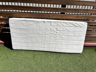 Cuna IKEA Kritter con barrera y colchón