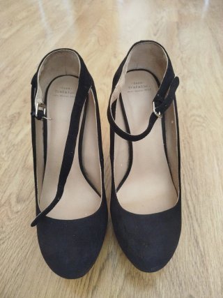 Zapatos de tacón Zara negros
