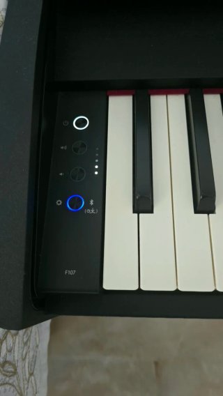 Piano Roland Negro F107