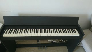 Piano Roland Negro F107