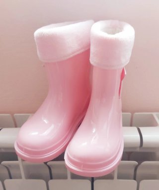 Botas de agua rosas para niña