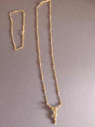 Collar Cristo Salvador Dali acabado en Oro