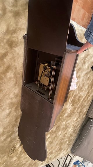 Reloj de péndulo antiguo de cuco