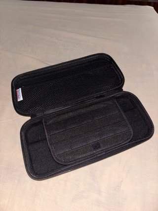 Nintendo Switch OLED Blanca con funda.