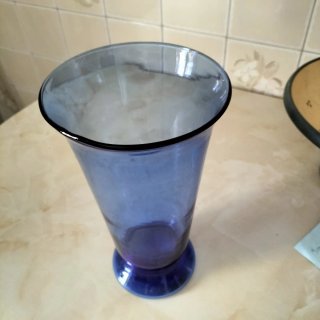 Jarrón de cristal azul