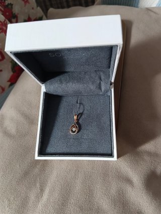 Colgante oro rosa y blanco con zirconita.
