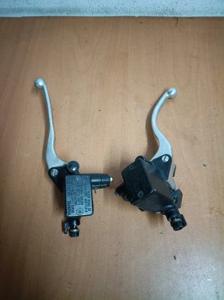Manetas y bomba freno Honda Forza 125 (2019)