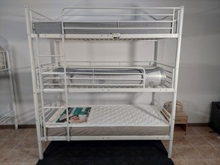 Litera triple metálica blanca
