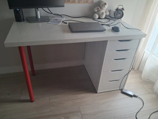Escritorio y Cajonera Ikea Blanco y Rojo