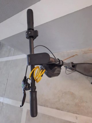 Patinete eléctrico con bolsa
