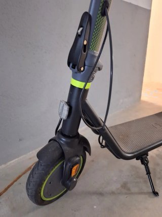 Patinete eléctrico con bolsa