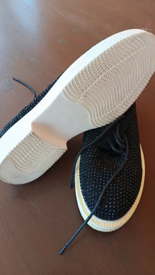 Zapatos negros con pedrería
