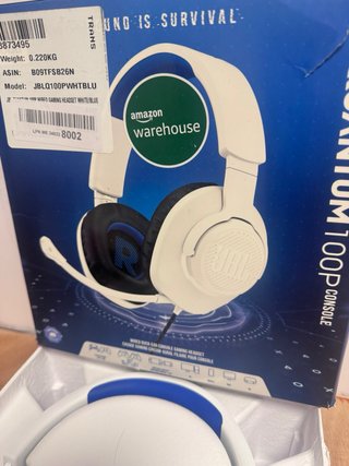 Auriculares JBL blancos y azules con cable