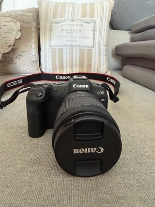 Canon EOS R8 Cámara + Objetivo 24-105mm