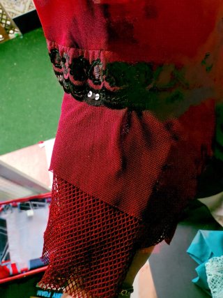 Falda roja con lentejuelas