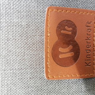 Cochecito Kinderkraft gris Una rueda tiene una gr