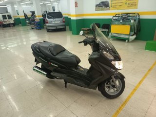 Suzuki Burgman 125 Negra