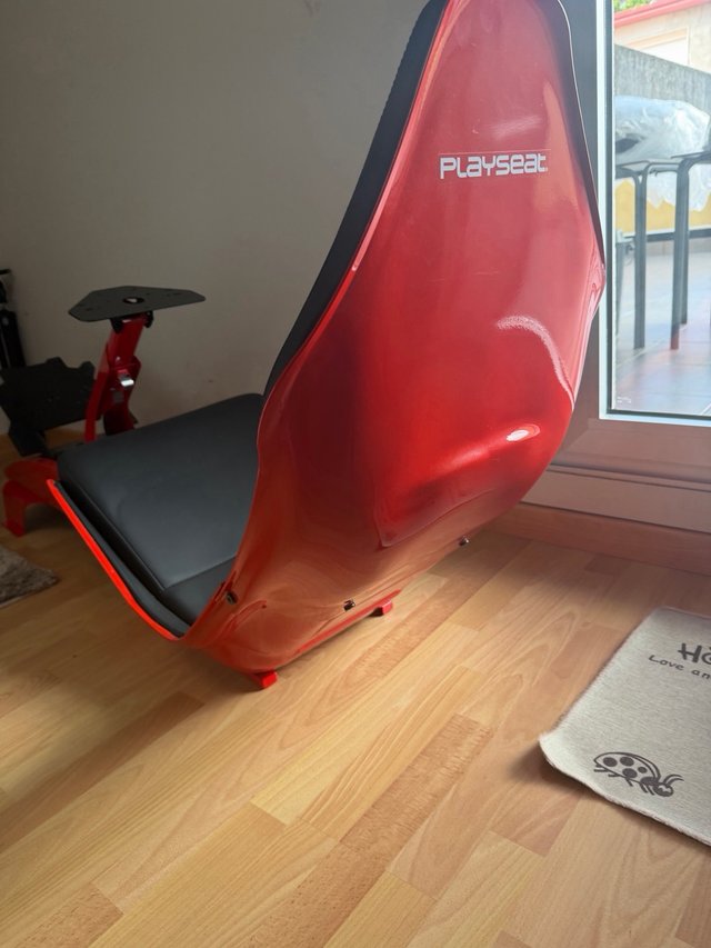 Cockpit simulador conducción Playseat rojo