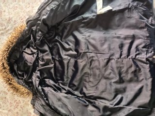 Parka chica gris con forro granate