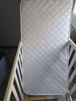 Cuna de bebé blanca con osito con colchon