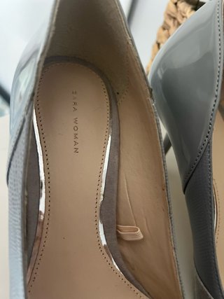 Zapatos de tacón Zara gris charol ante y piel