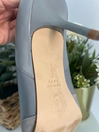 Zapatos de tacón Zara gris charol ante y piel