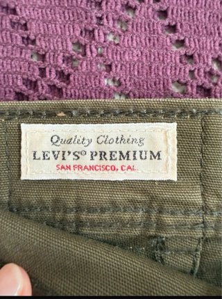 Vaqueros Levi's verde militar
