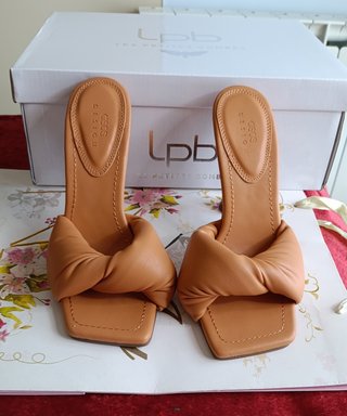 Elegantes sandalias tacón camel talla 37